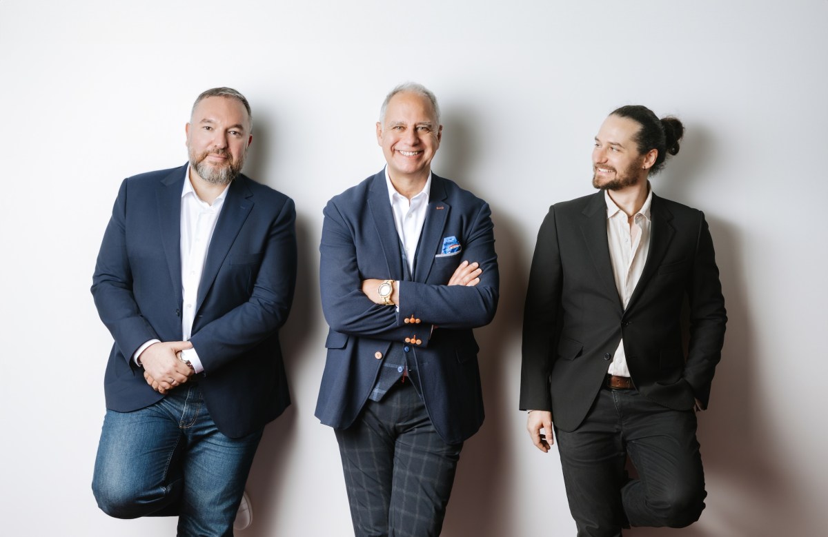 Multiverse Computing ra mắt SuperFly và ChickBrain - mô hình AI nhỏ nhất có hiệu năng cao