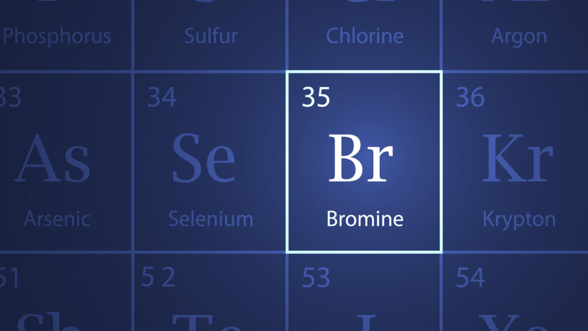 Nam giới 60 tuổi nhập viện vì ngộ độc brom sau khi nghe lời khuyên ChatGPT thay thế muối ăn