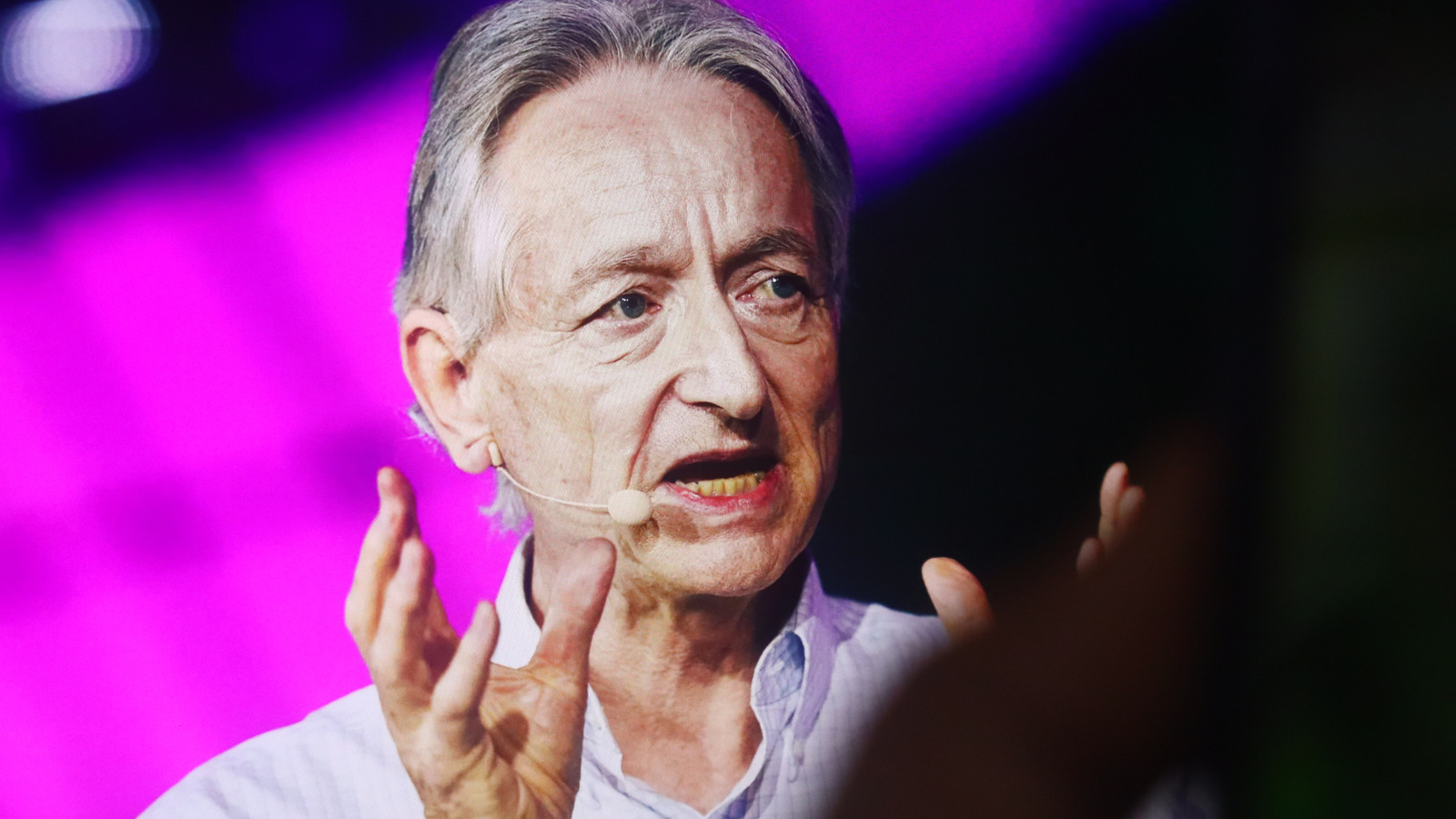 Geoffrey Hinton đề xuất phát triển AI với 'bản năng làm mẹ' để bảo vệ loài người