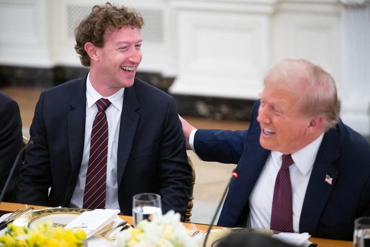 Zuckerberg bị ghi lại nói với Trump chưa chắc chắn về cam kết chi tiêu AI tại Mỹ