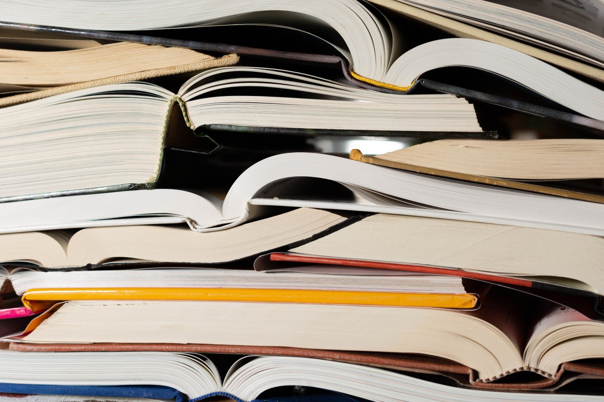 Hàng loạt tác giả kêu gọi nhà xuất bản cam kết hạn chế sử dụng AI trong xuất bản sách